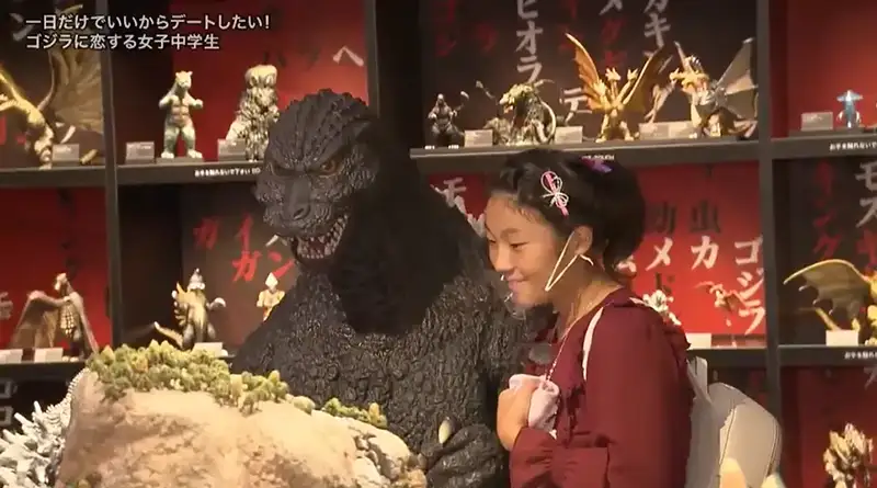 Adolescente japonesa cumple sueño de besar a Godzilla: la historia de amor más monstruosa